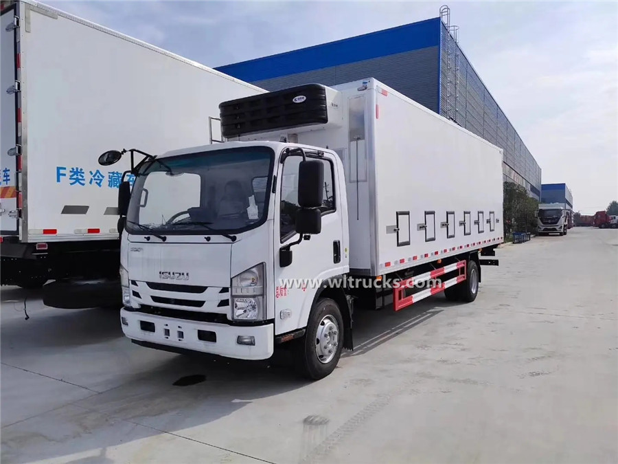 Japanese Isuzu Npr 6.8m chick transport vehicle