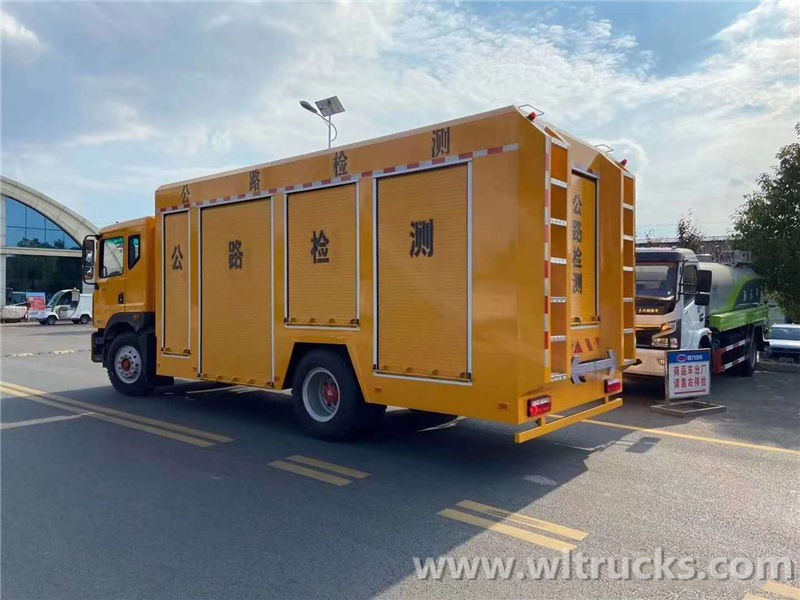 Road pavement inspection truck