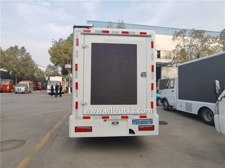 T-king small gasoline led screen box truck