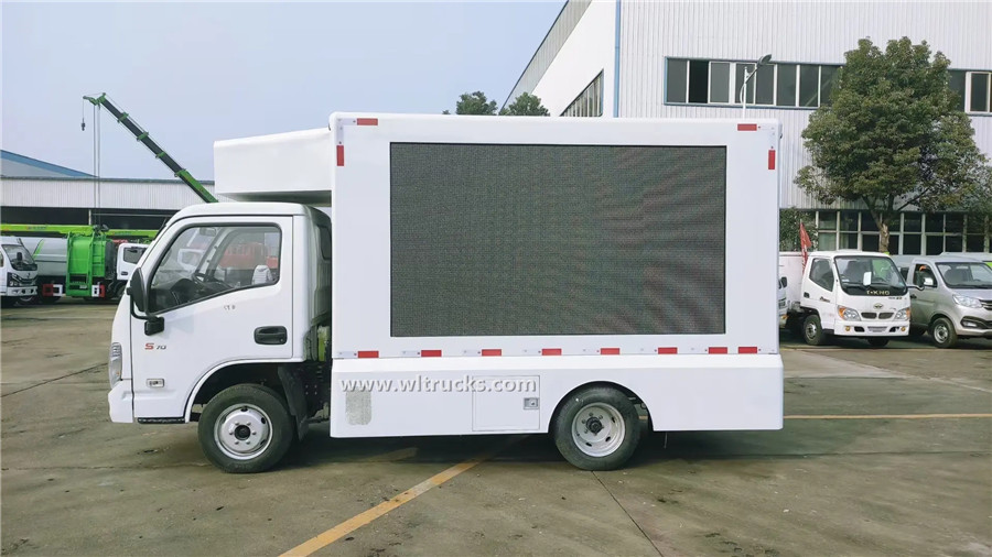 Yuejin led mobile advertising truck