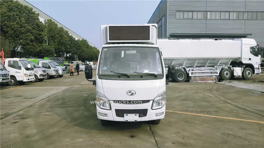 Yuejin led truck