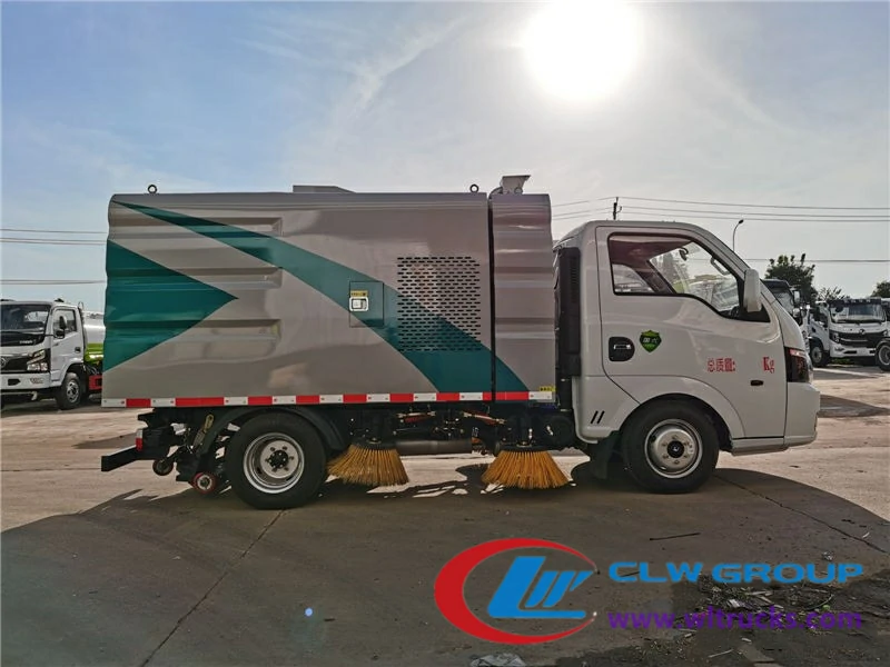 Dongfeng 2.5 ton small road sweeper