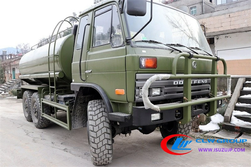 Dongfeng Desert forest 2500 gallon water sprinkler truck