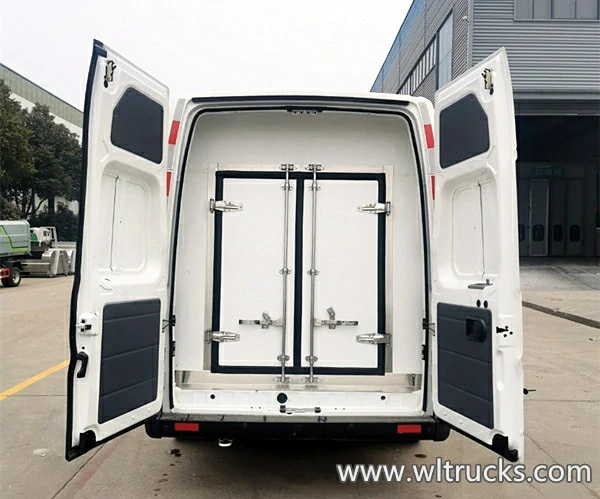 Dongfeng small diesel freezer van