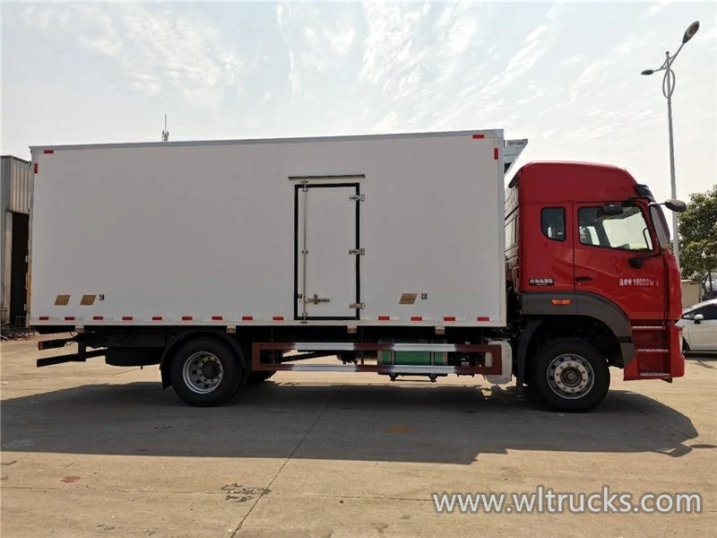 Sinotruk Hohan 15 ton reefer box truck