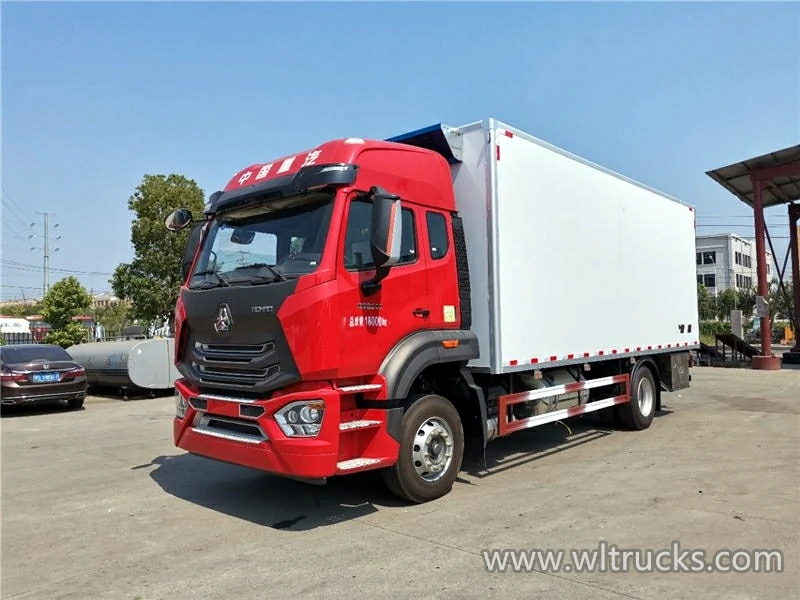 Sinotruk Hohan H78B high roof two bedrooms 6.8 meters reefer truck