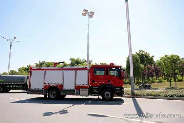 Sinotruk SITRAK 8 ton airport fire truck