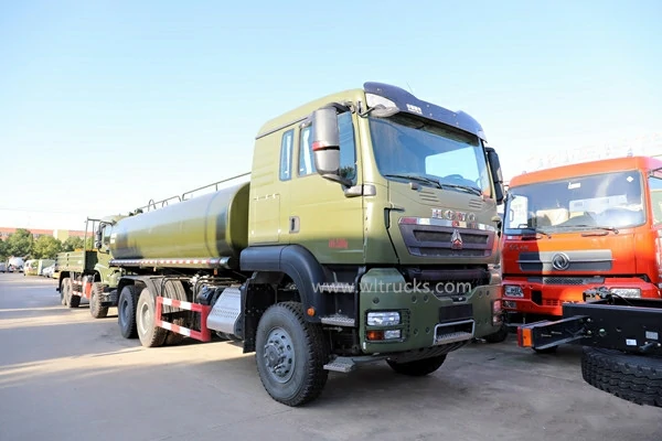 6x6 Sinotruk Howo off-road water truck