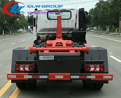 Chenglong 5cbm hook lift garbage truck