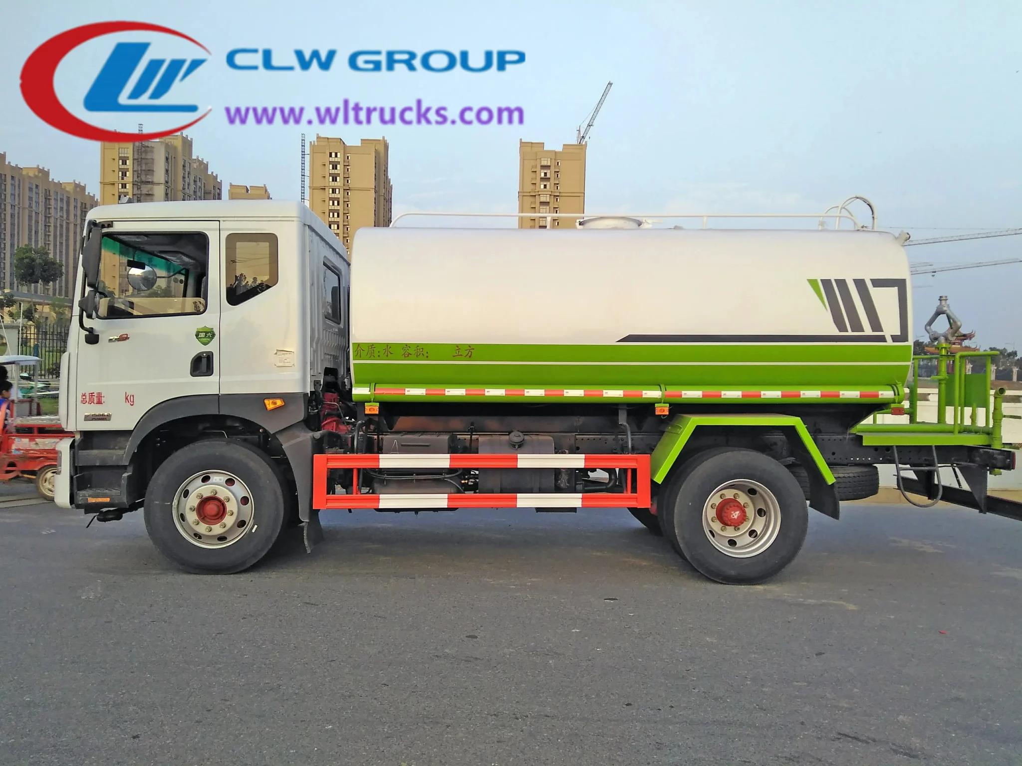 Dongfeng D9 3500 gallon stainless steel water tanker